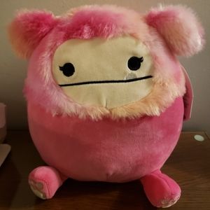 8" Caparrine Pink Bigfoot Squishmallow BNWT